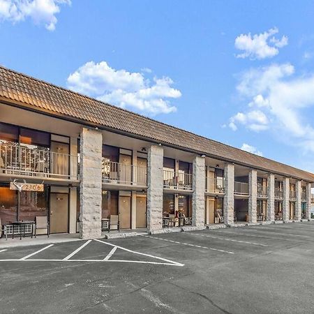 Stonegate Lodge King Bed Wifi Roku Tv Salt Water Pool Room #203 Eureka Springs Eksteriør bilde