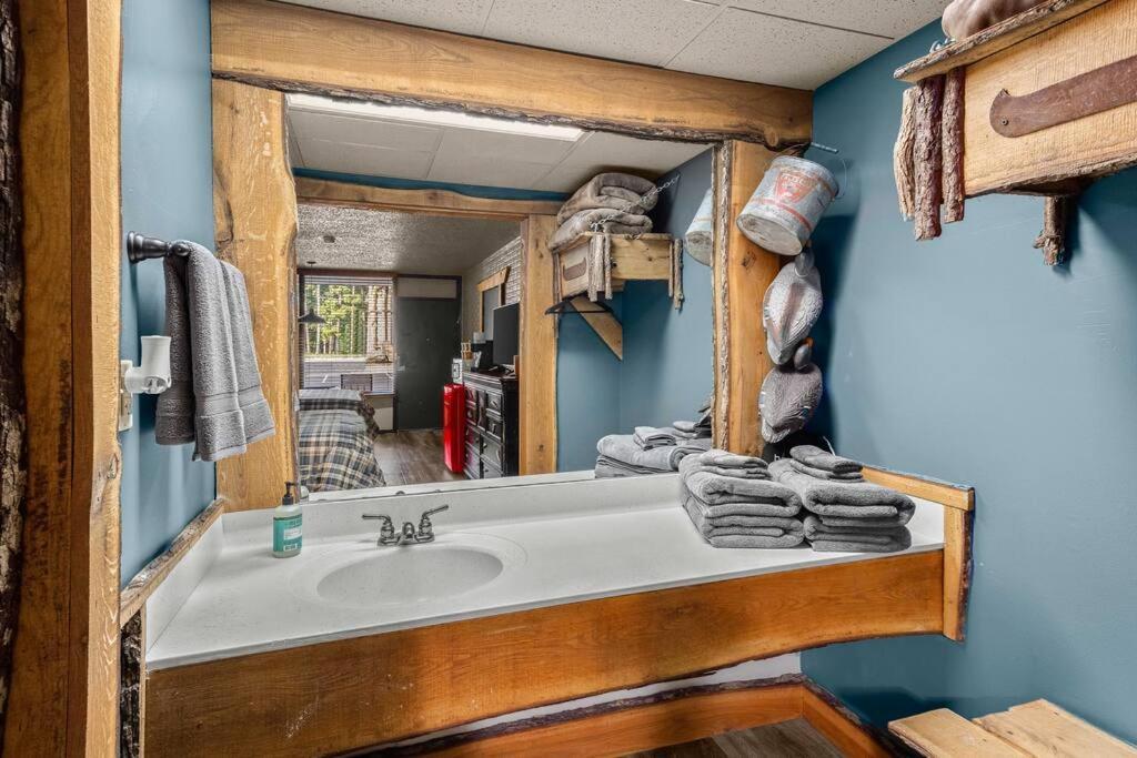 Stonegate Lodge King Bed Wifi Roku Tv Salt Water Pool Room #203 Eureka Springs Eksteriør bilde