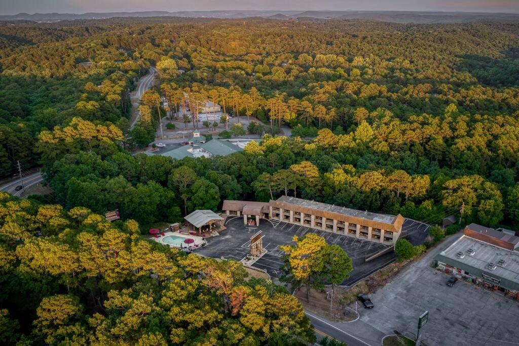 Stonegate Lodge King Bed Wifi Roku Tv Salt Water Pool Room #203 Eureka Springs Eksteriør bilde