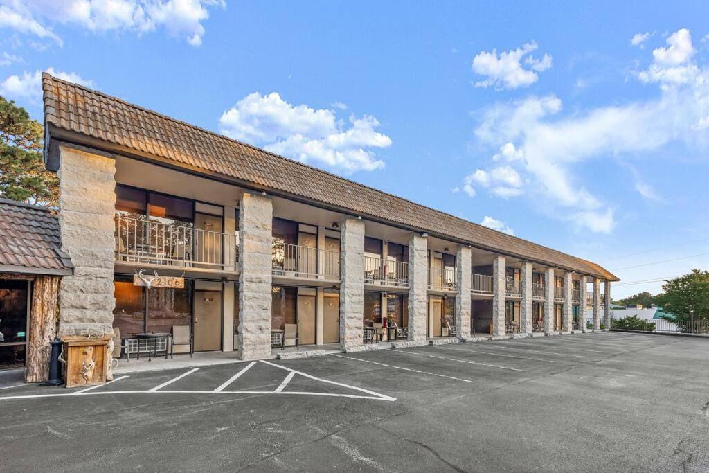 Stonegate Lodge King Bed Wifi Roku Tv Salt Water Pool Room #203 Eureka Springs Eksteriør bilde